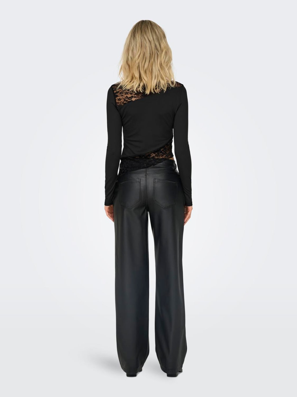 CHANDAIL AVEC DENTELLE ONLY FEMME