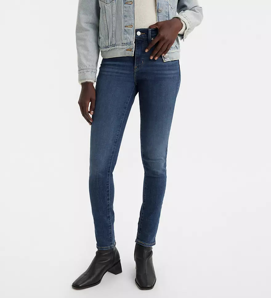 Levi's Demi Curve W 28, L30 Coupe Droite - Super État! (D'occasion) à Bussigny pour CHF 20 Levi's Demi Curve W 28, L30 Coupe Droite - Super État! (D'occasion) à Bussigny pour CHF 20